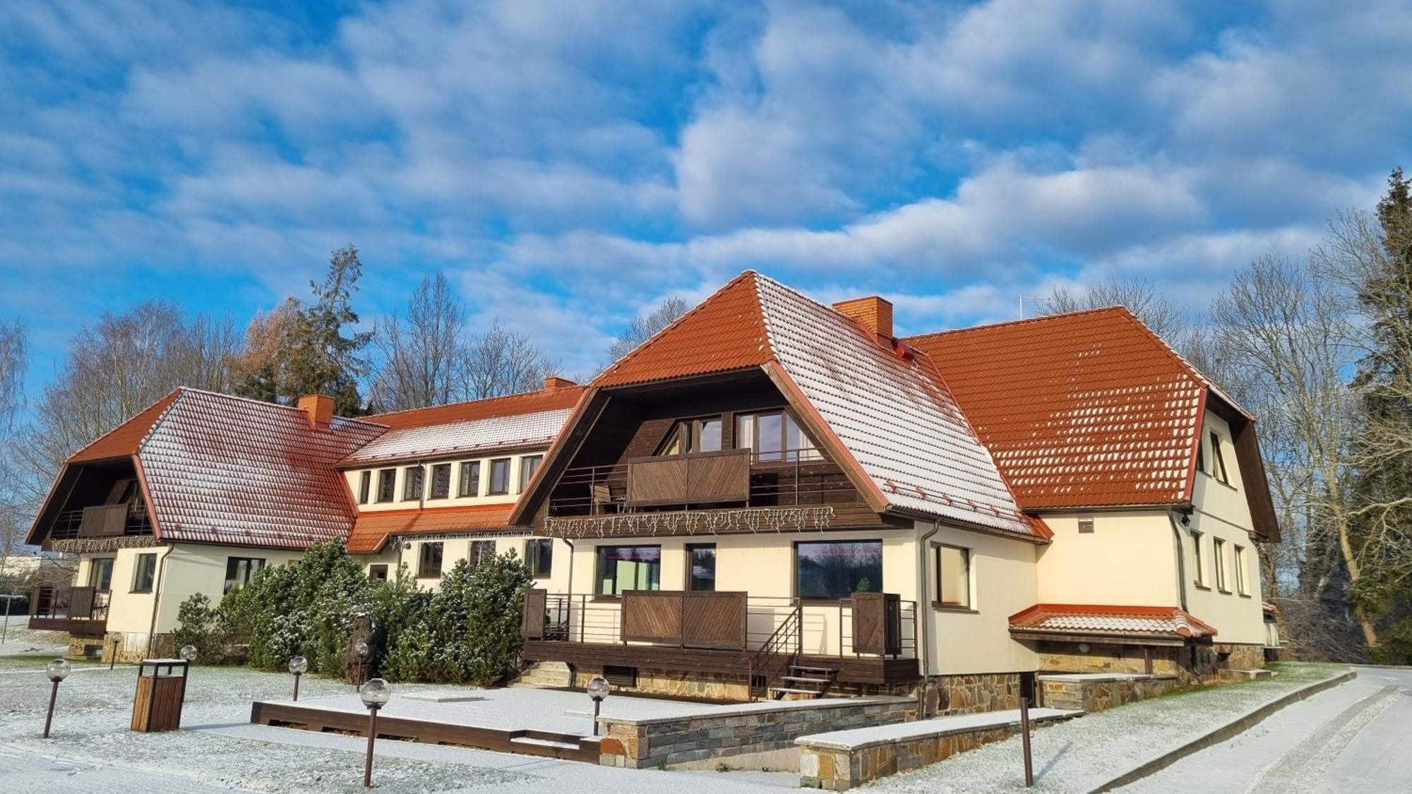 Hotel Karupesa Отепяе Екстер'єр фото