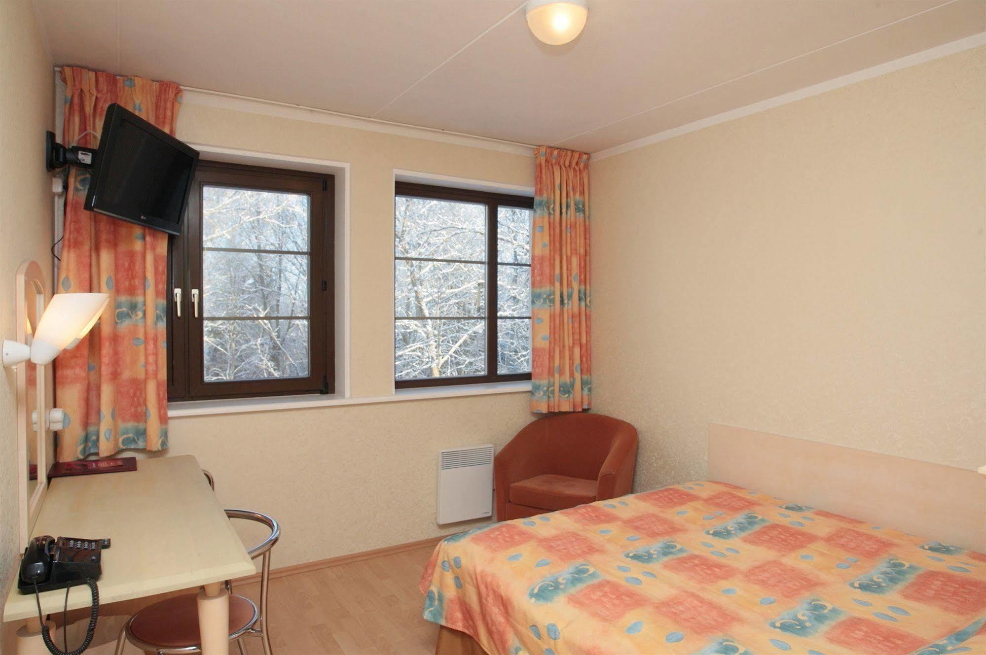 Hotel Karupesa Отепяе Екстер'єр фото